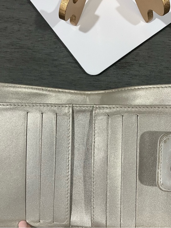 CHANEL White Quilted Embossed Leather Wallet with Silver CC - Picture 5 of 8